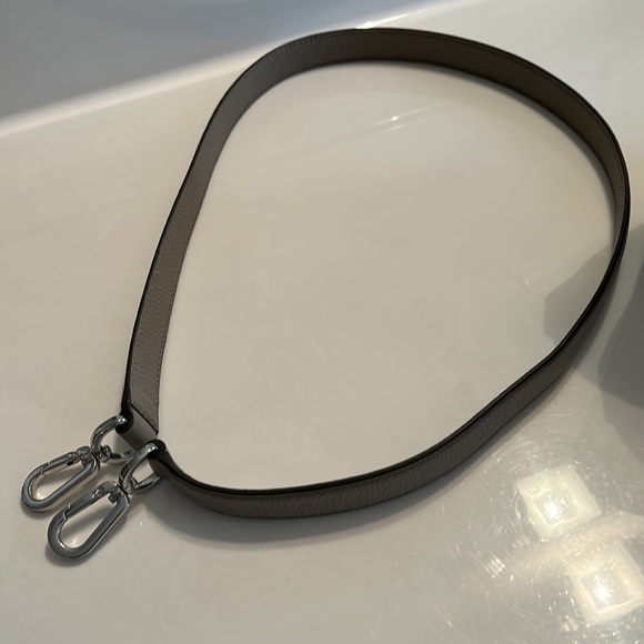 Tory Burch Thea Zip Tote in French Gray - Picture 5 of 6